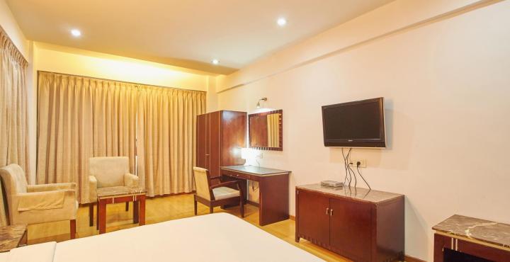 Treebo Trend Hotel Parker Ahmedabad Exterior foto