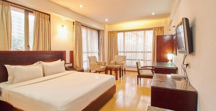 Treebo Trend Hotel Parker Ahmedabad Exterior foto