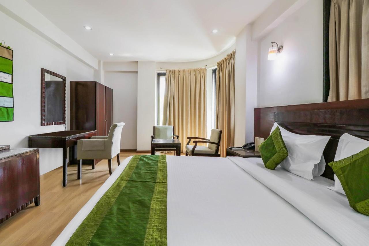 Treebo Trend Hotel Parker Ahmedabad Exterior foto