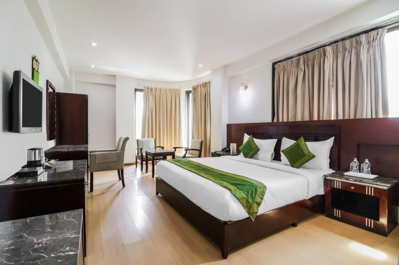 Treebo Trend Hotel Parker Ahmedabad Exterior foto