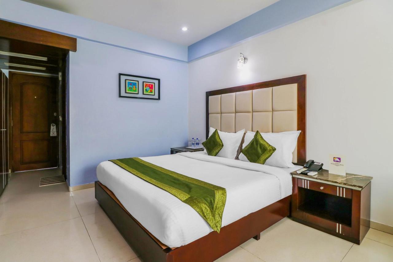 Treebo Trend Hotel Parker Ahmedabad Exterior foto