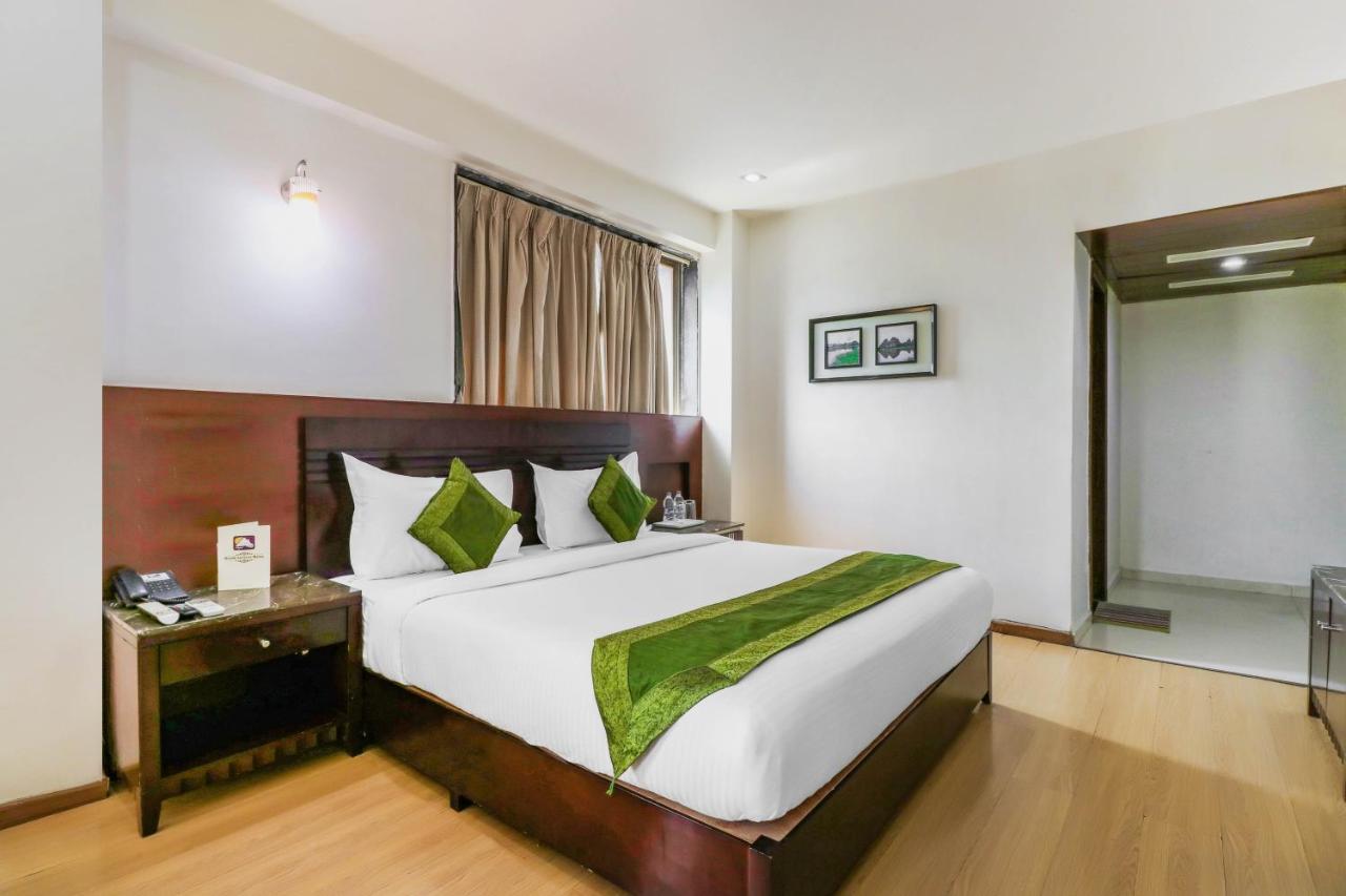 Treebo Trend Hotel Parker Ahmedabad Exterior foto