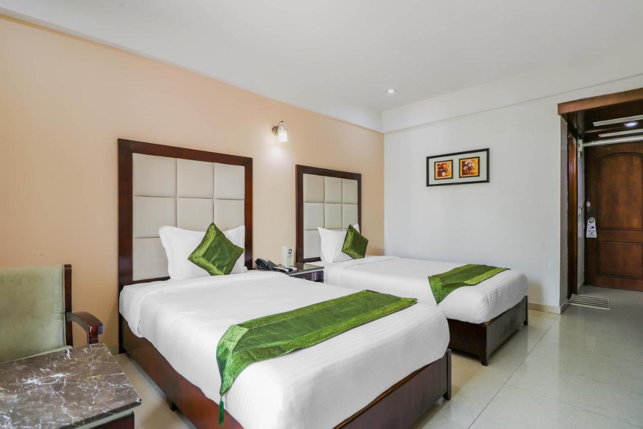 Treebo Trend Hotel Parker Ahmedabad Exterior foto