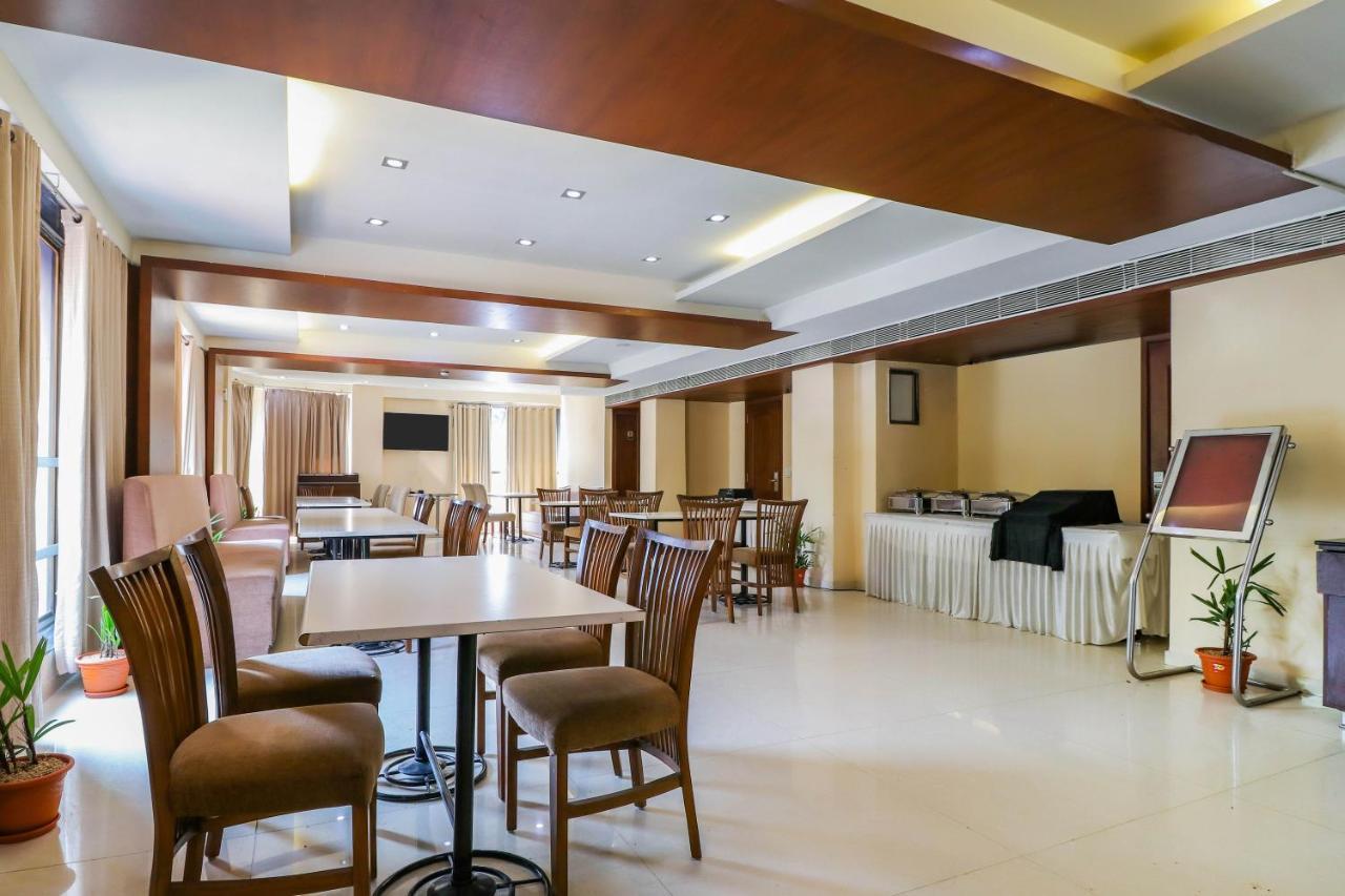 Treebo Trend Hotel Parker Ahmedabad Exterior foto